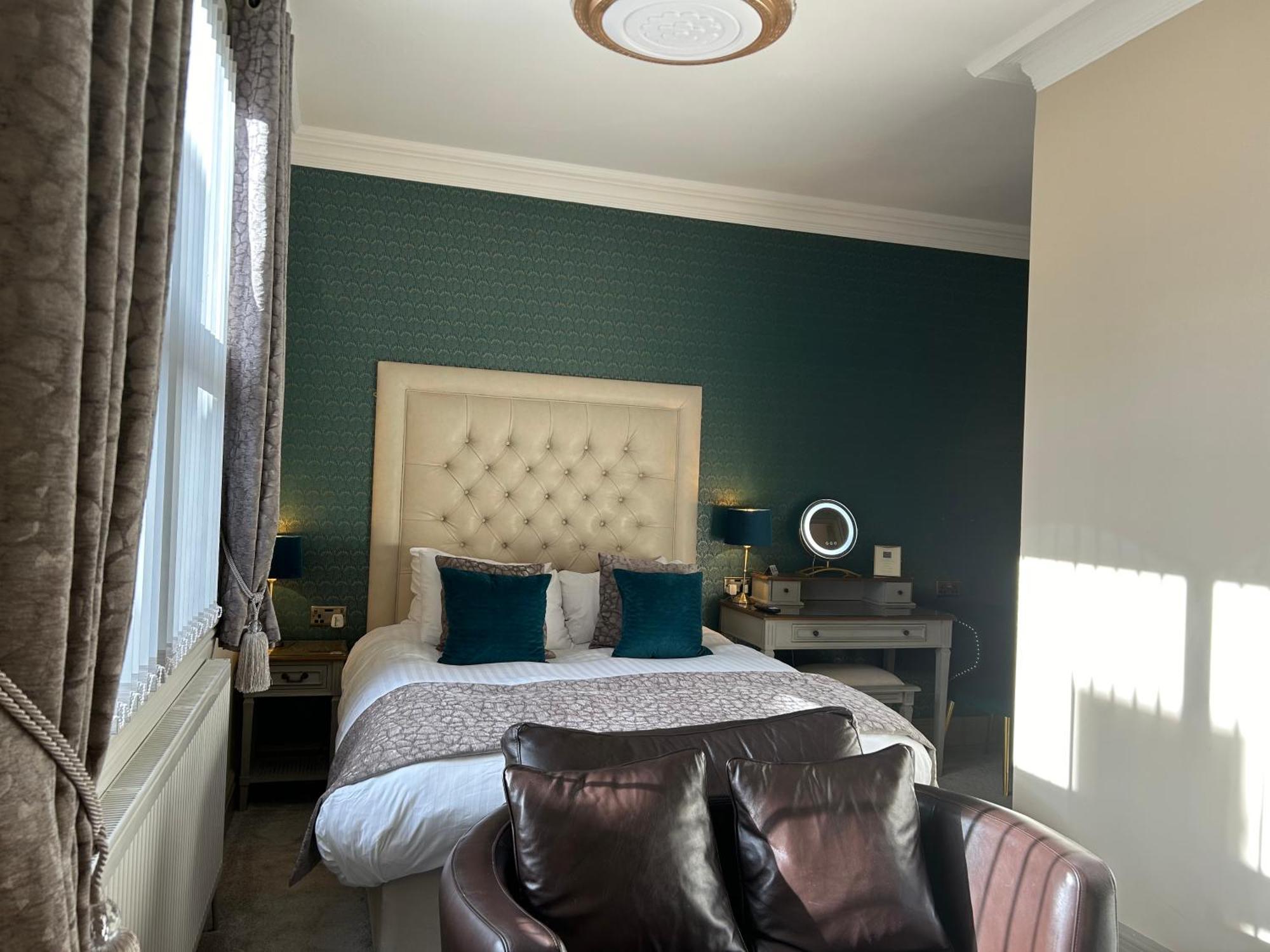 Ashbourne House Bed & Breakfast 4*